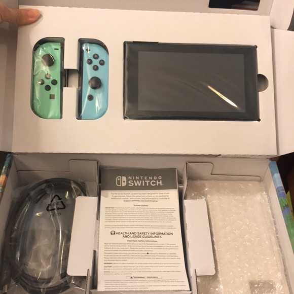 Nintendo Switch Animal Crossing Edition - Picture 4 of 8